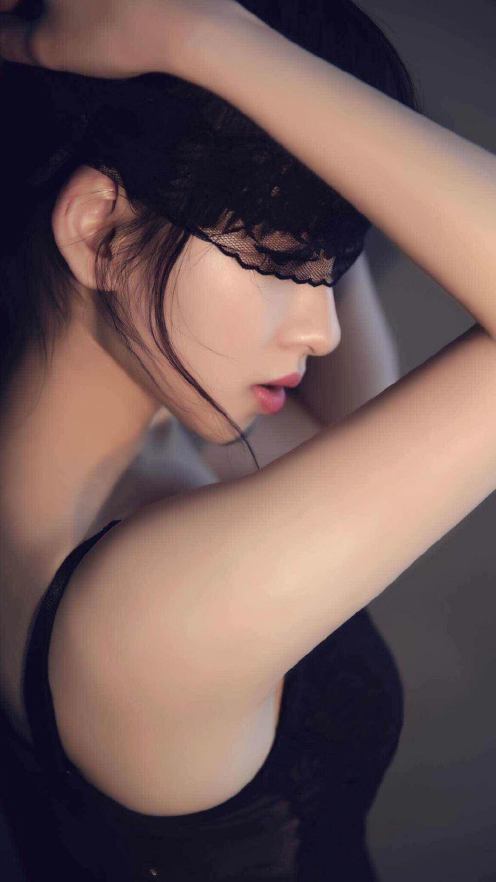 朗斯连续抢断破坏对方中场组织