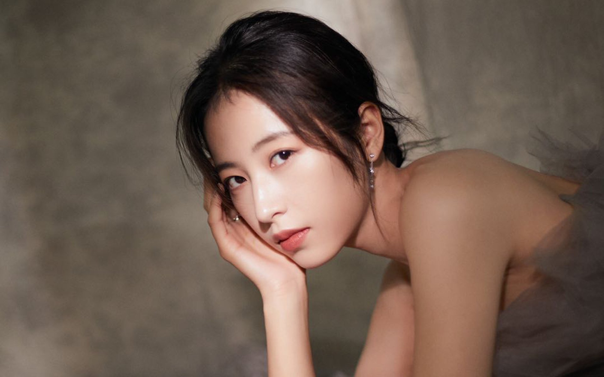 赛尔·阿尔斯塔：南非队防线的新标杆，带领全队不断进步，阿尔纳赛尔