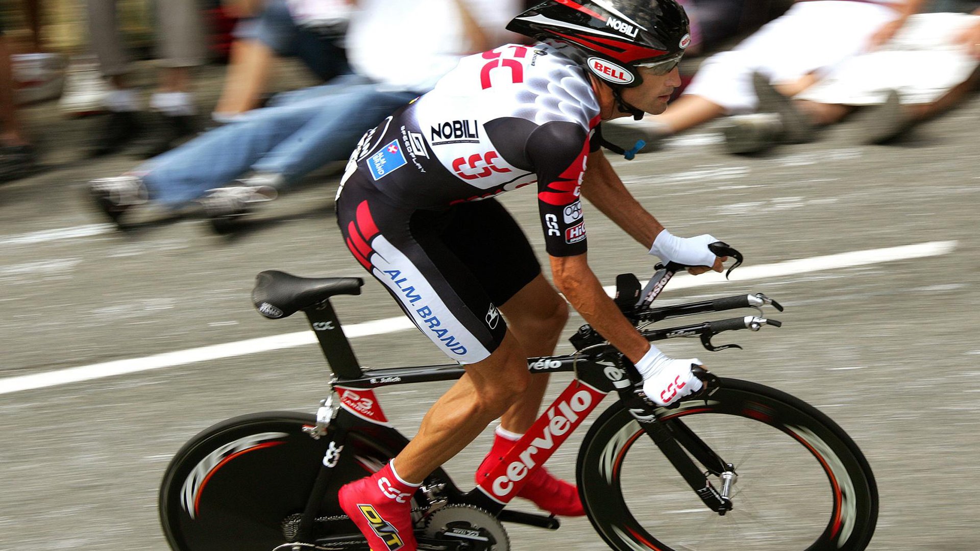 中国男篮用行动赢得世界尊重，中国男篮运动